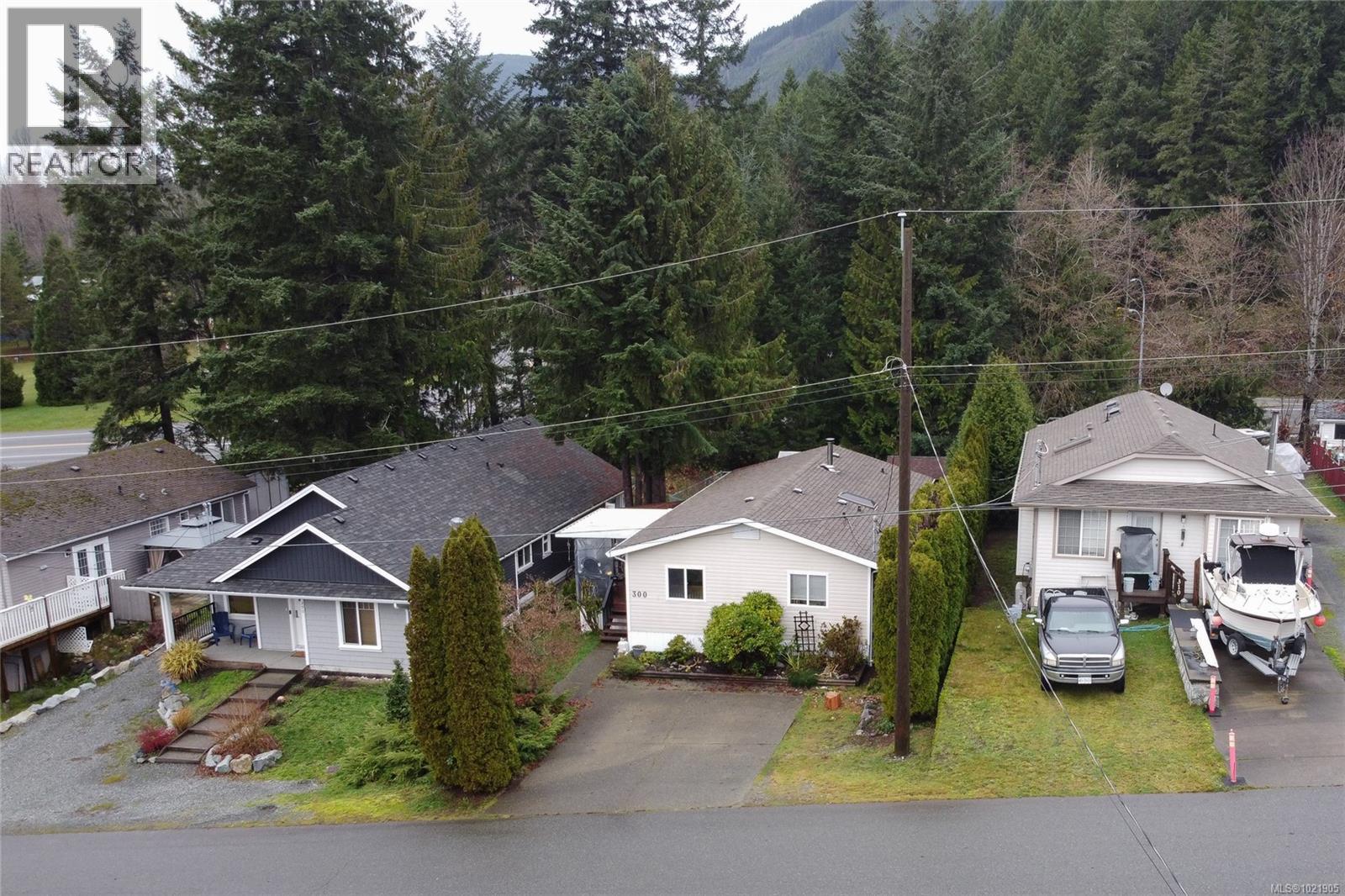 300 Lake Park Rd, Lake Cowichan