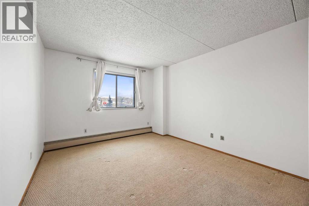 Single Family House for Sale in   Dalton Drive NW Dalhousie Calgary 