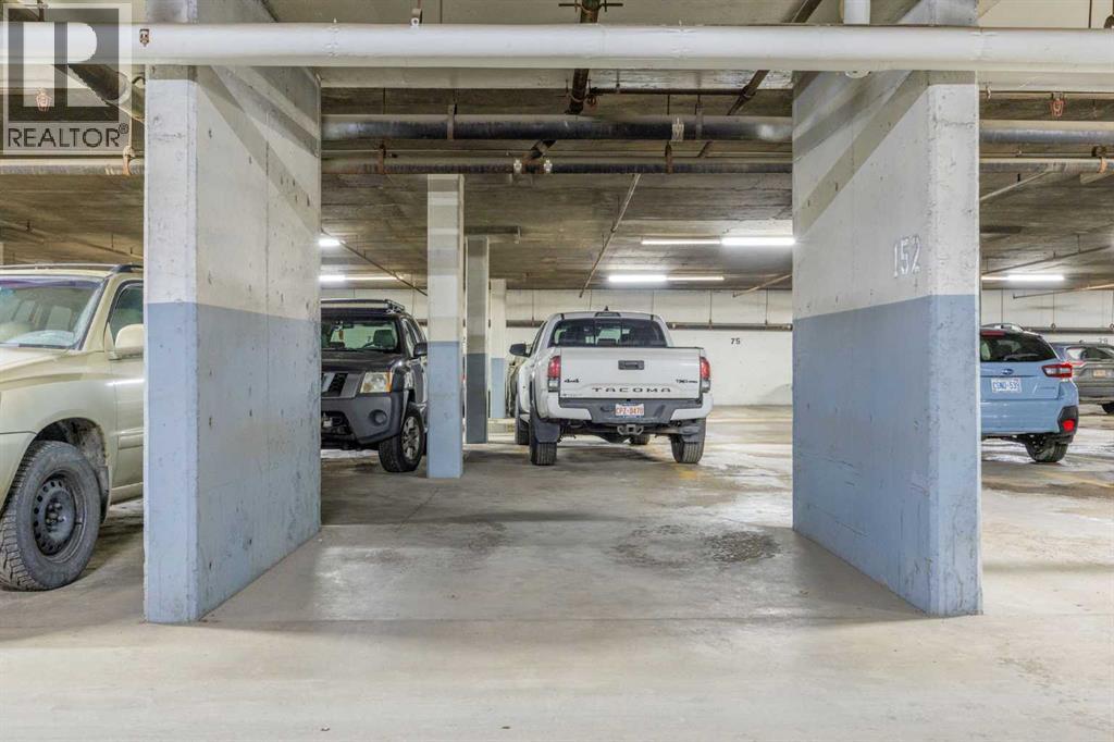 Single Family House for Sale in   Dalton Drive NW Dalhousie Calgary 