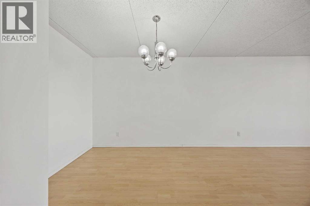 Single Family House for Sale in   Dalton Drive NW Dalhousie Calgary 