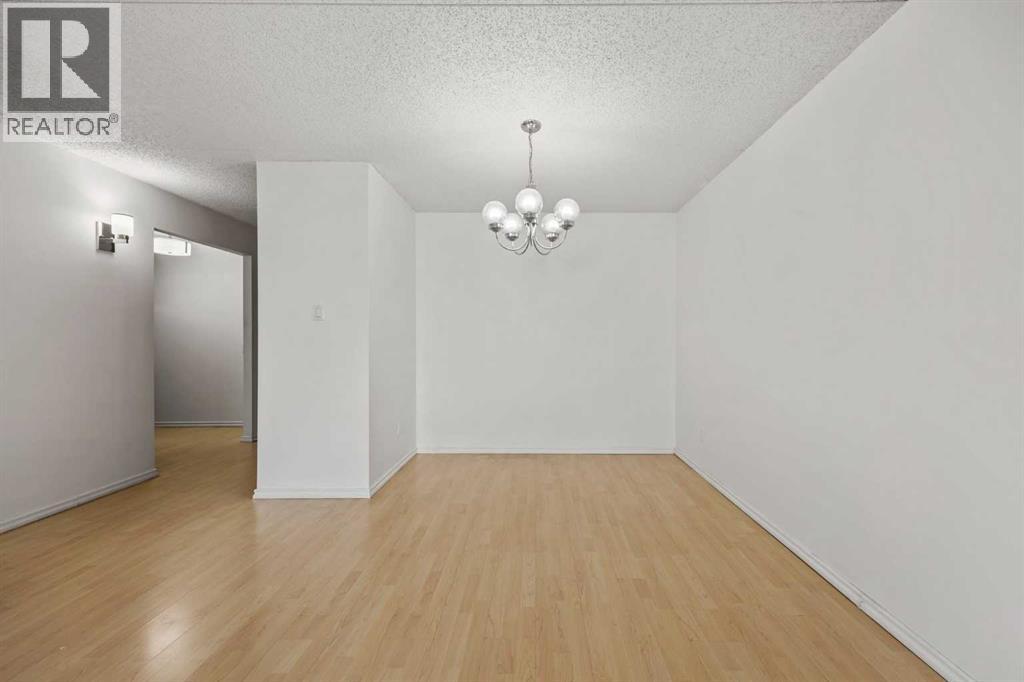 Single Family House for Sale in   Dalton Drive NW Dalhousie Calgary 