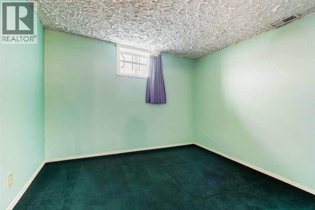 Single Family House Bungalow for Sale in   Avenue NW Cambrian Heights Calgary 