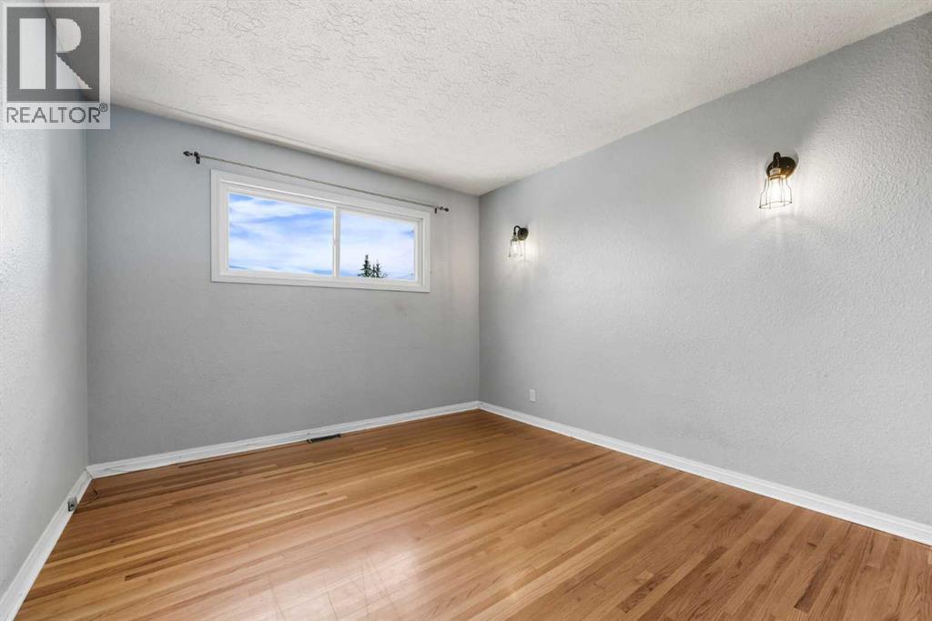 Single Family House Bungalow for Sale in   Avenue NW Cambrian Heights Calgary 