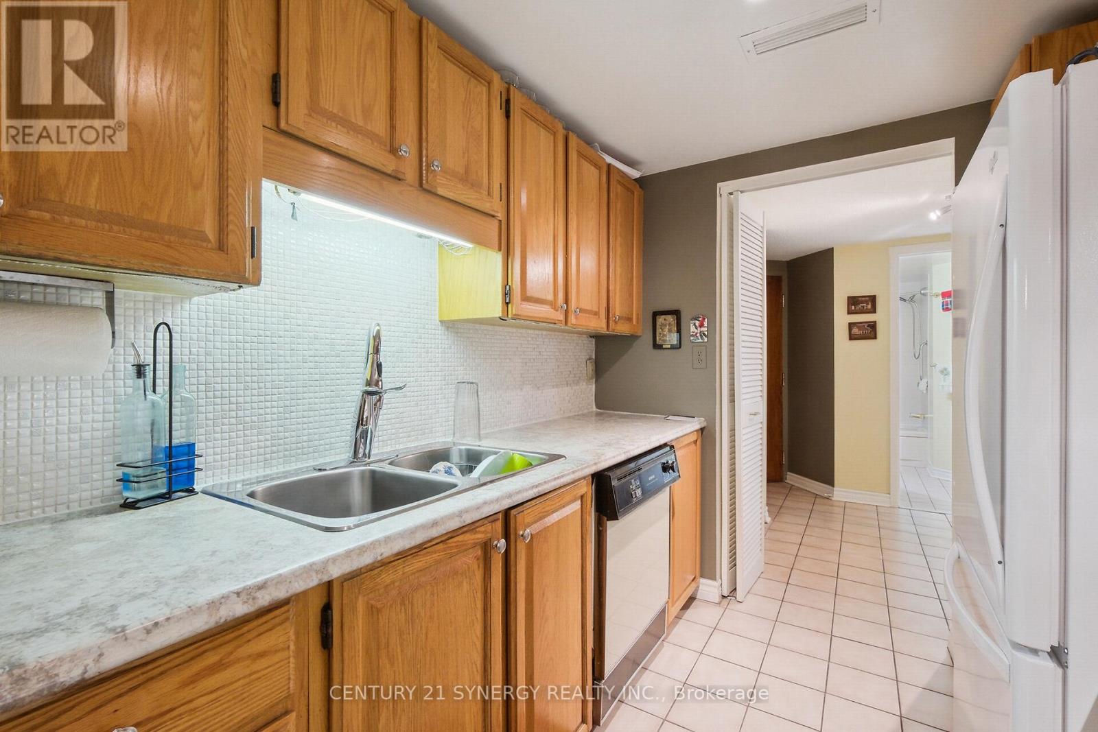 #104 295 GILMOUR STREET - 11