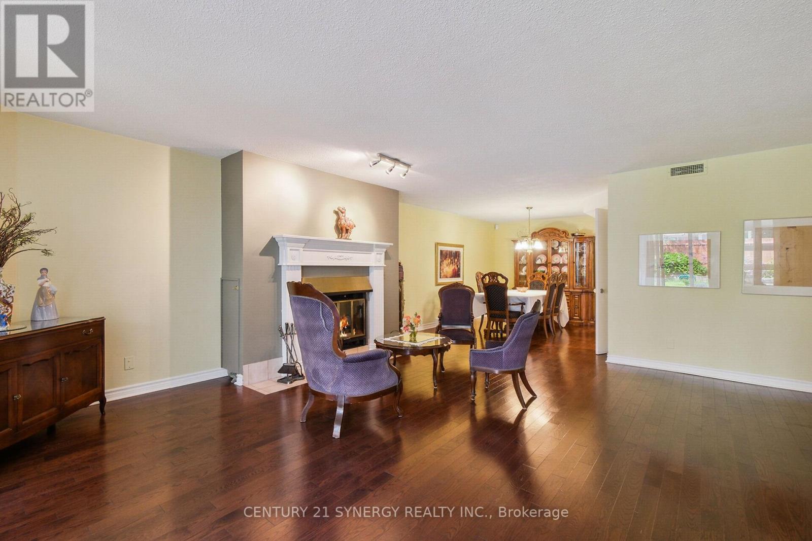 #104 295 GILMOUR STREET - 17