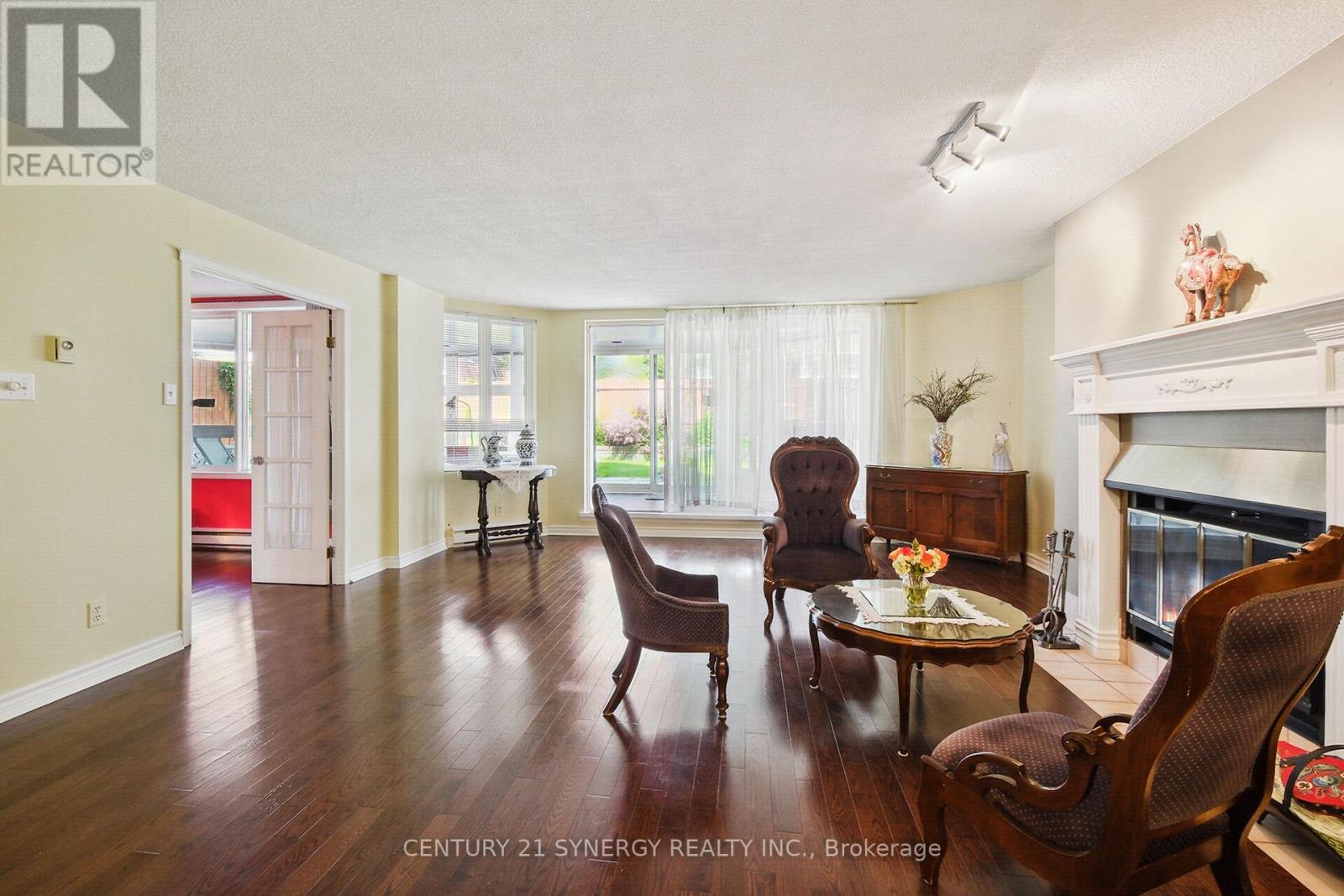 #104 295 GILMOUR STREET - 18