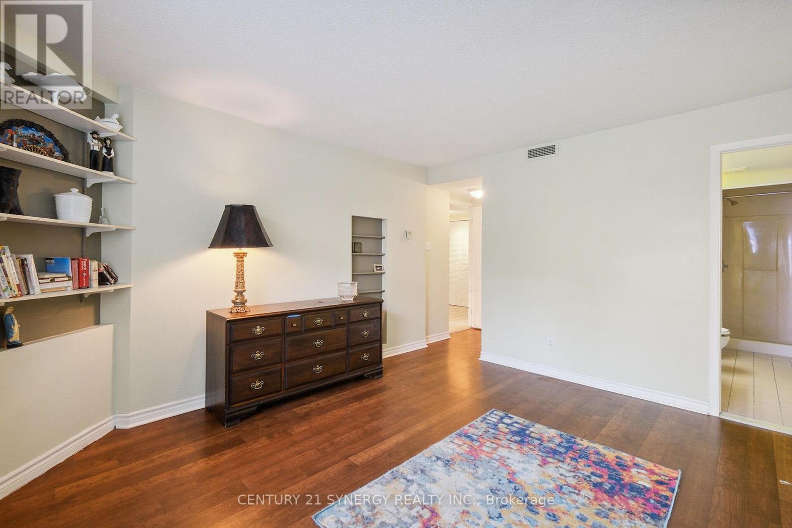 #104 295 GILMOUR STREET - 25