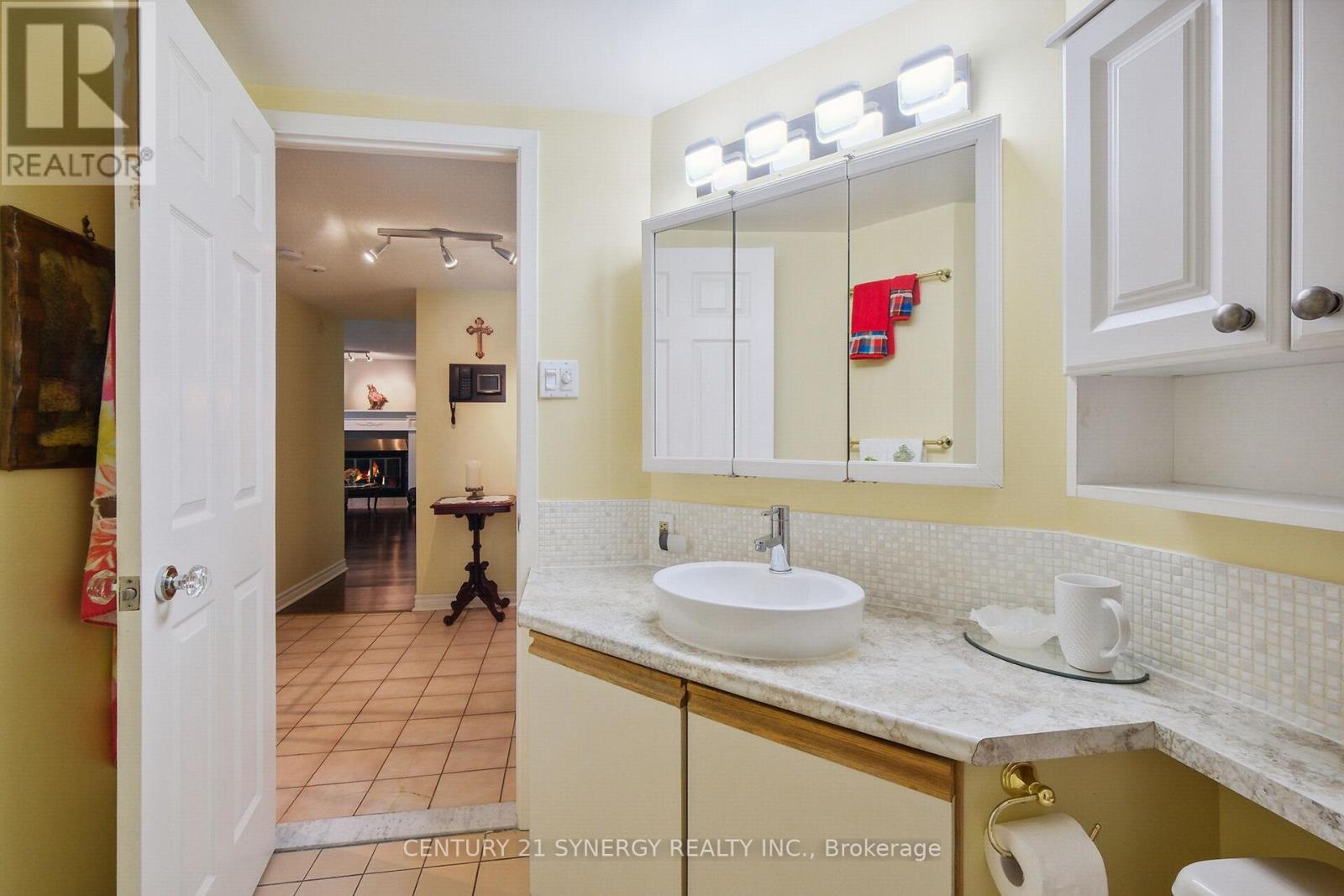 #104 295 GILMOUR STREET - 4