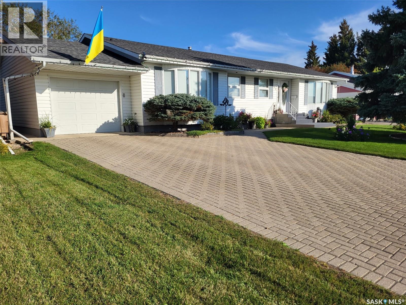 42 7th STREET NE - Photo 2 of 50, Wadena, Saskatchewan