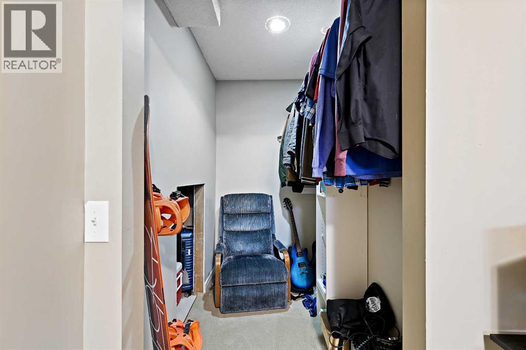 Single Family House for Sale in  Millrise Crescent SW Millrise Calgary 