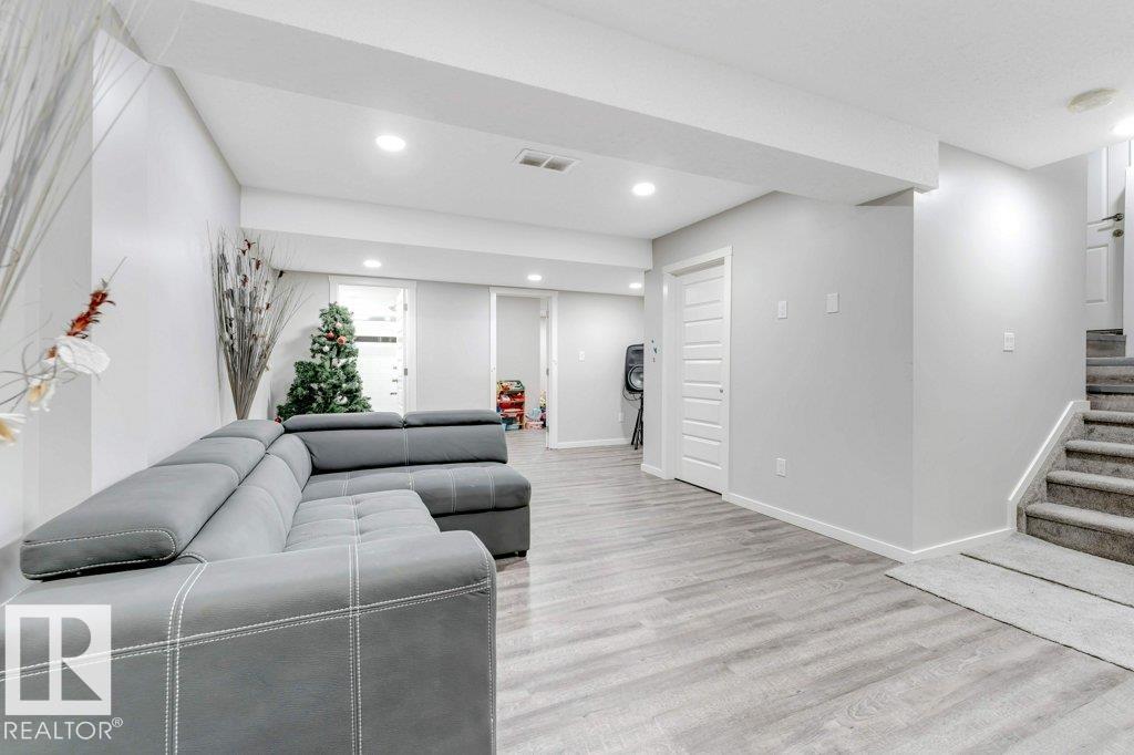 2326 WONNACOTT CR SW, Edmonton