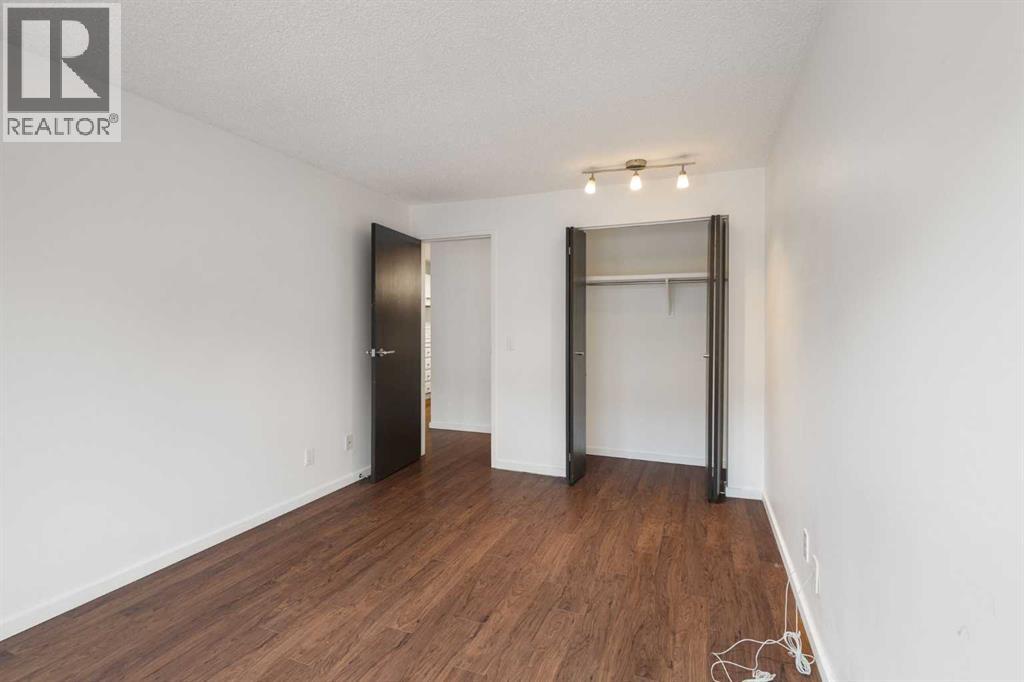 Single Family House for Sale in    Avenue SW Windsor Park Calgary 