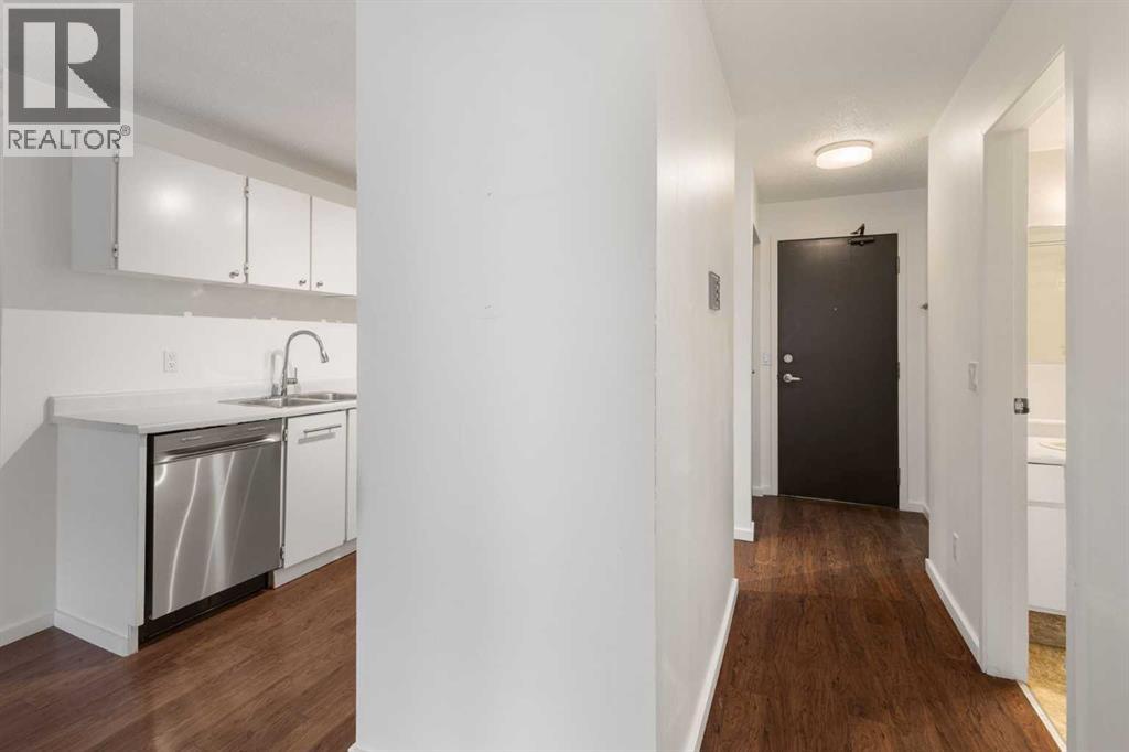 Single Family House for Sale in    Avenue SW Windsor Park Calgary 