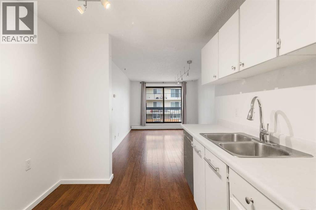 Single Family House for Sale in    Avenue SW Windsor Park Calgary 