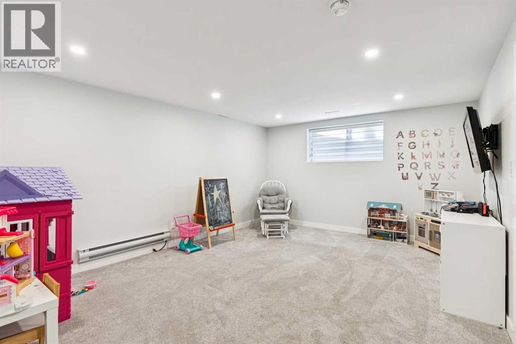 Single Family House 4 Level for Sale in   Avenue SE Acadia Calgary 