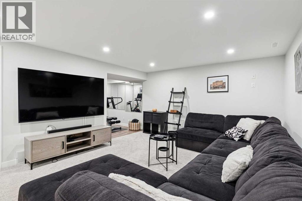 Single Family House 4 Level for Sale in   Avenue SE Acadia Calgary 