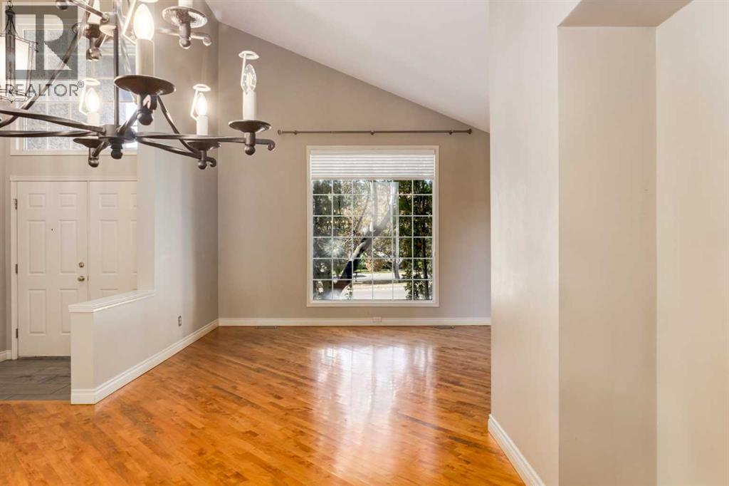 Single Family House for Sale in  Sienna Hills Drive SW Signal Hill Calgary 