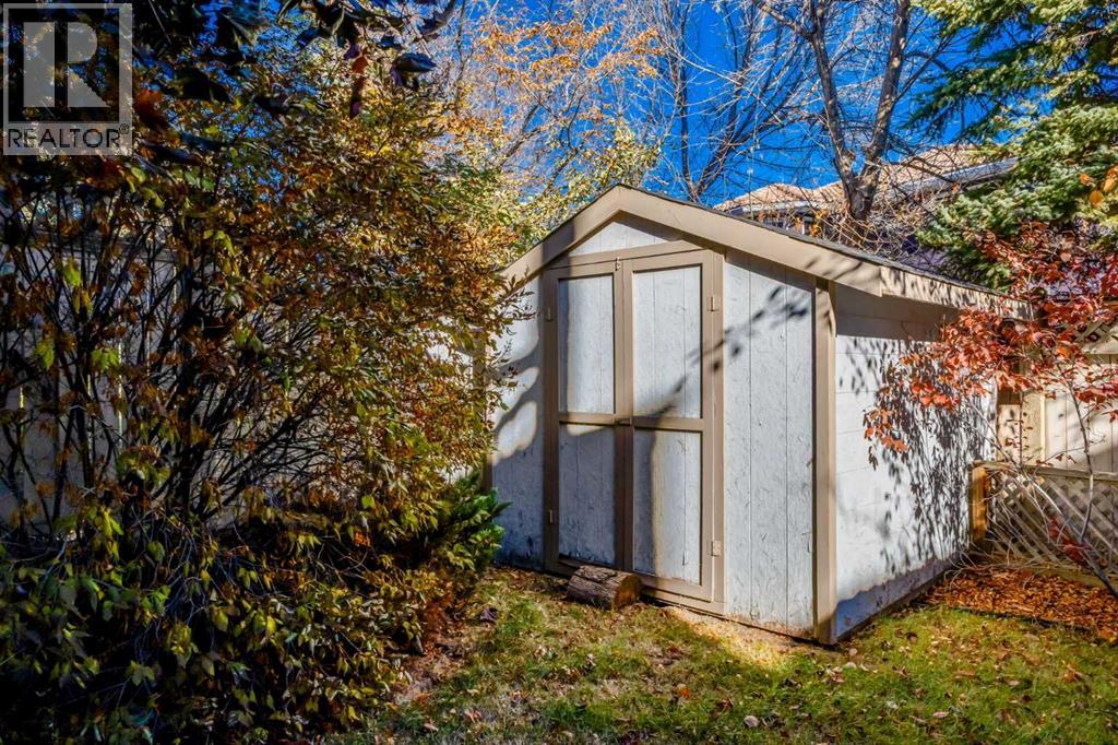 Single Family House for Sale in  Sienna Hills Drive SW Signal Hill Calgary 