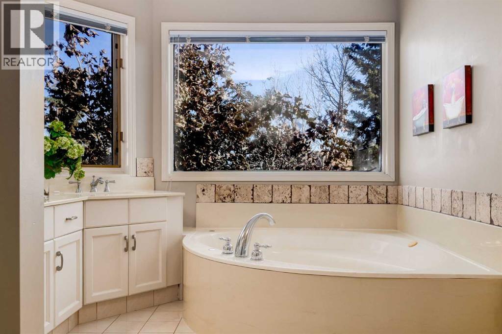 Single Family House for Sale in  Sienna Hills Drive SW Signal Hill Calgary 