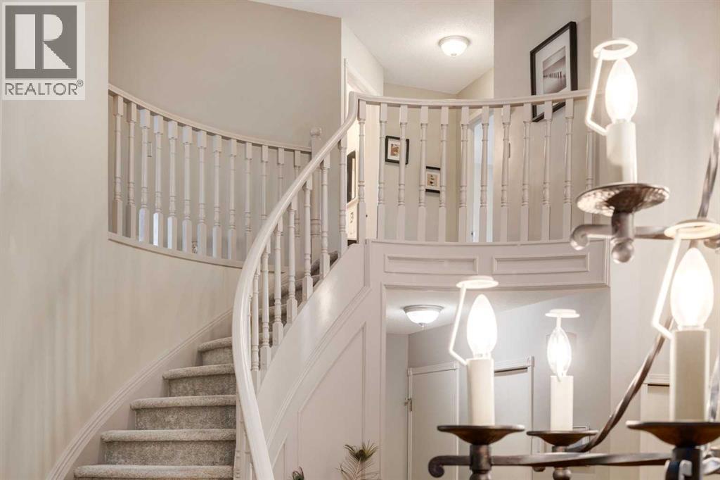 Single Family House for Sale in  Sienna Hills Drive SW Signal Hill Calgary 