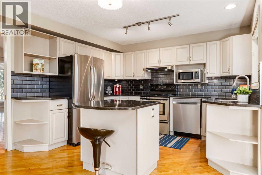 Single Family House for Sale in  Sienna Hills Drive SW Signal Hill Calgary 