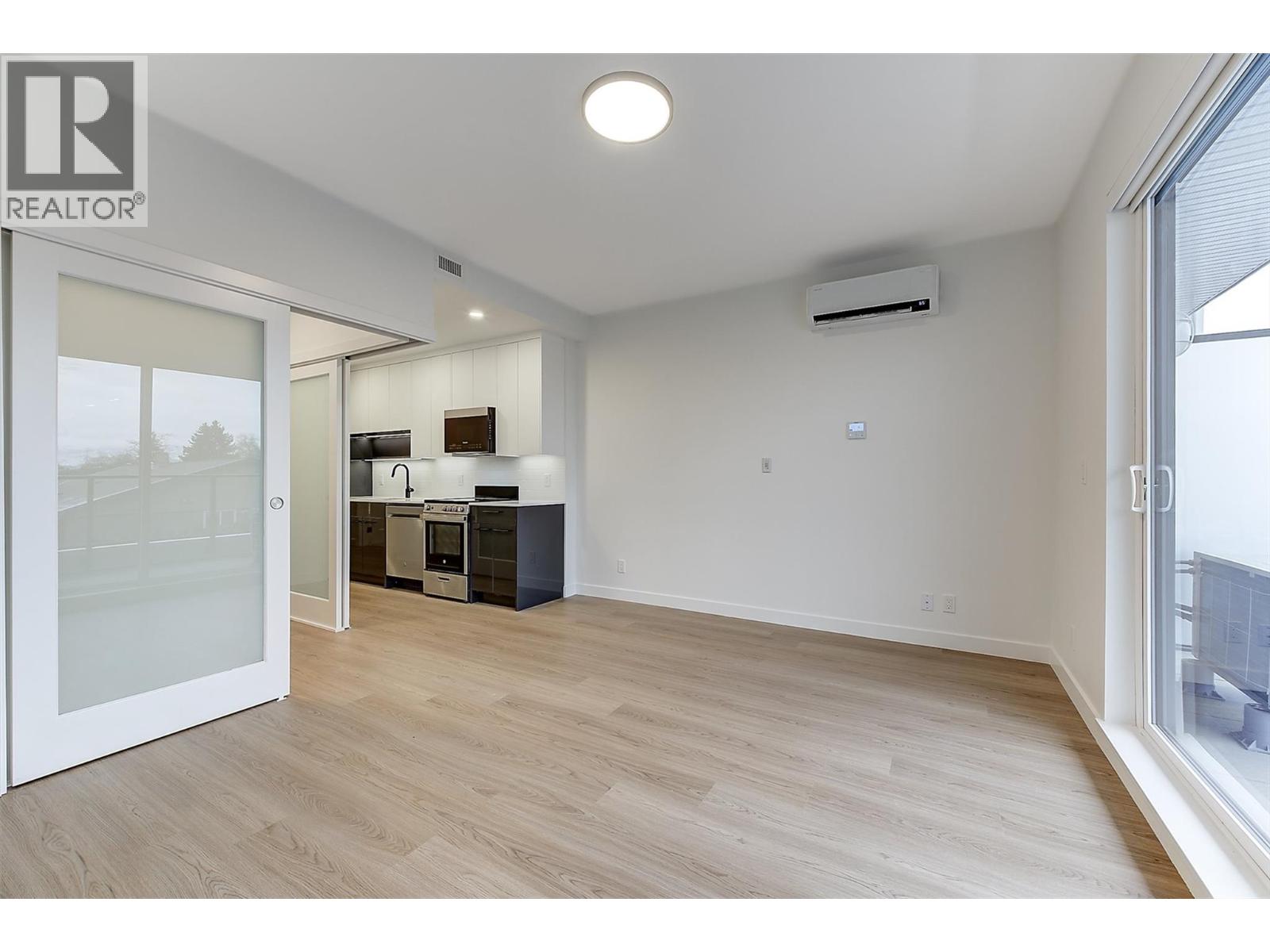 203 1380 Pridham Avenue, Kelowna