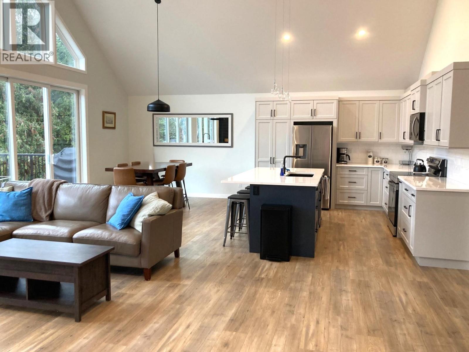  3040 Cedar Drive, Blind Bay