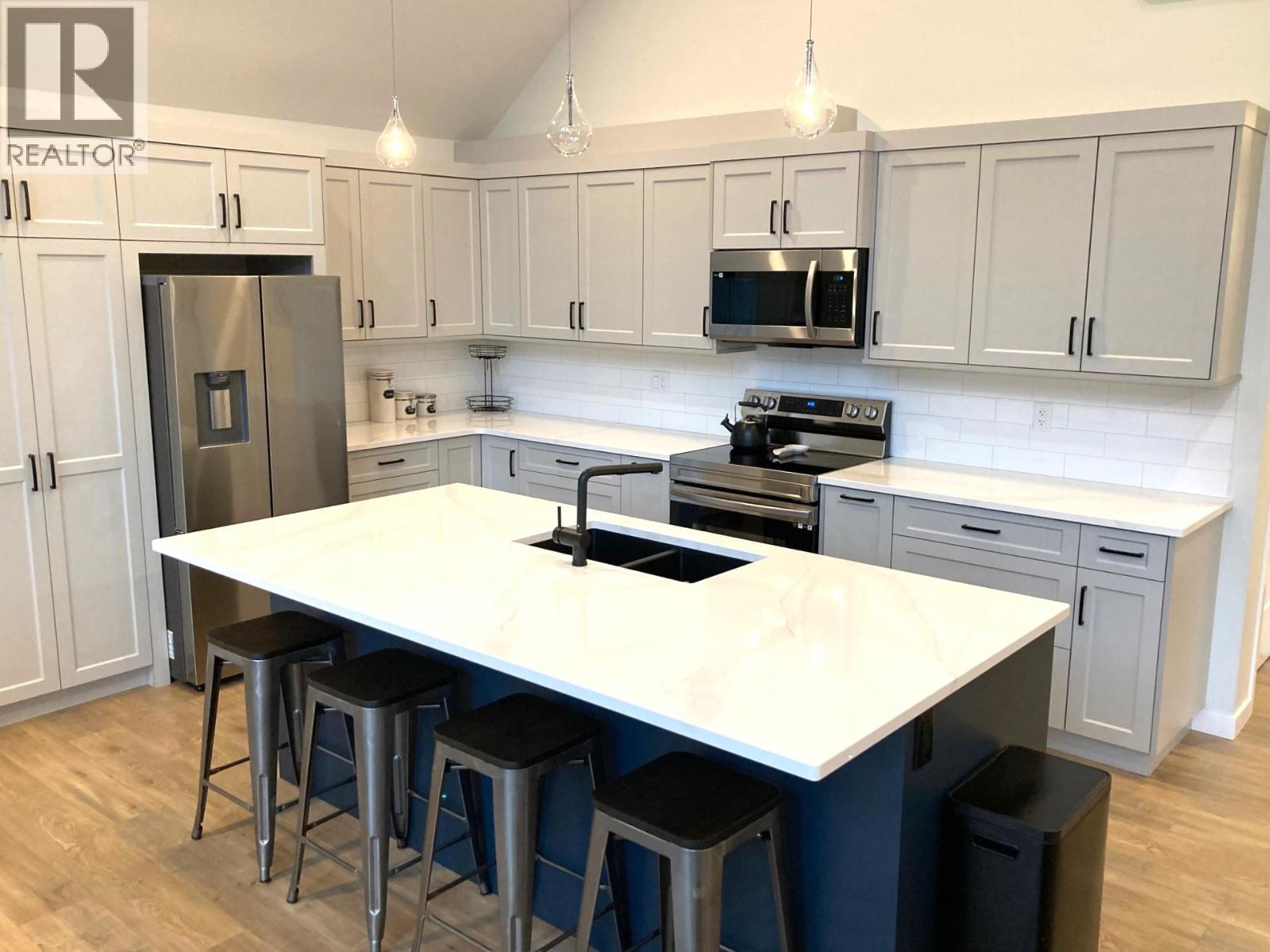  3040 Cedar Drive, Blind Bay