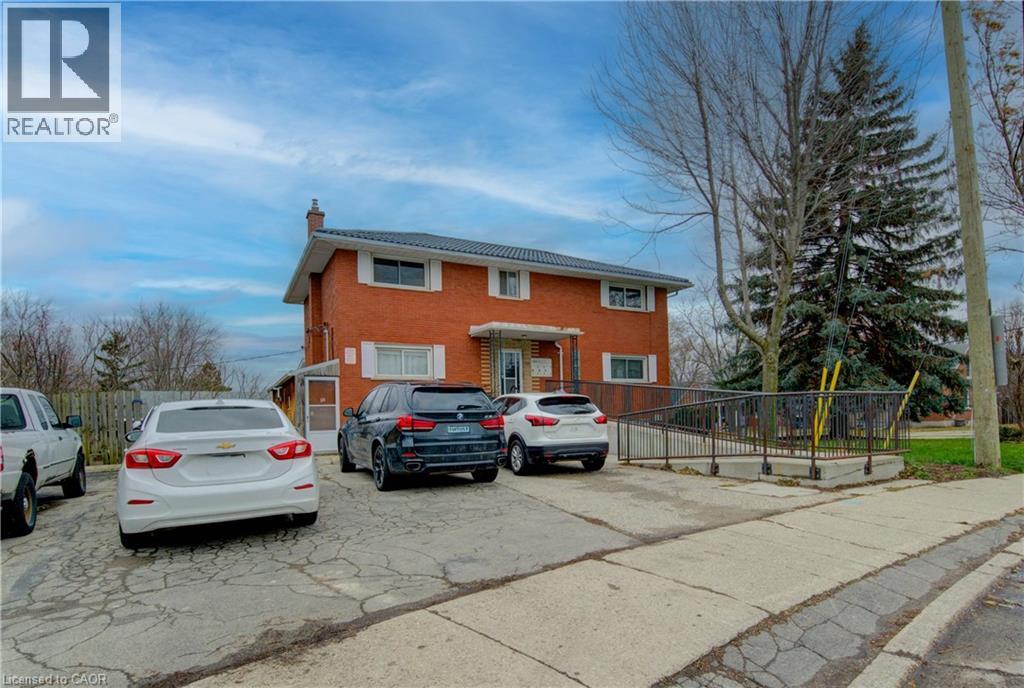 27 MARGARET Avenue N - 1