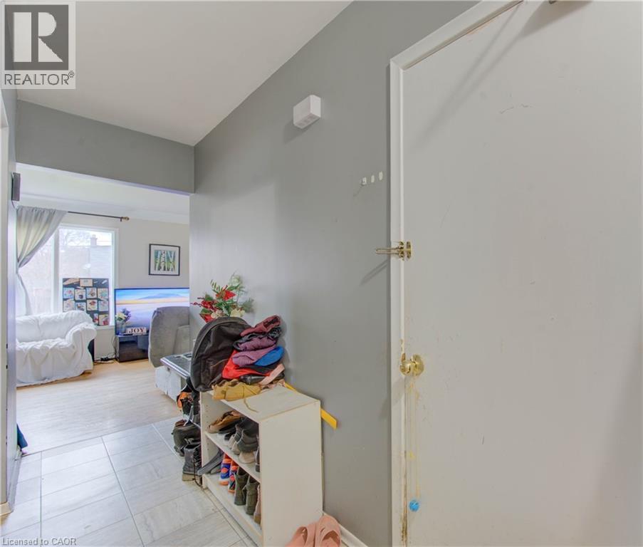 27 MARGARET Avenue N - 29