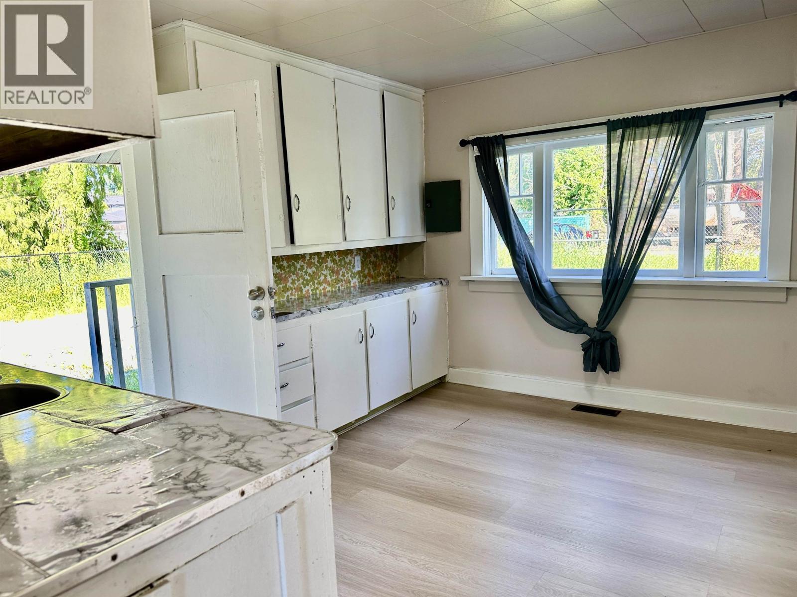 6063 9TH AVENUE, Burnaby