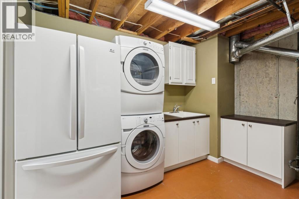 Single Family House for Sale in    Street NW Varsity Calgary 