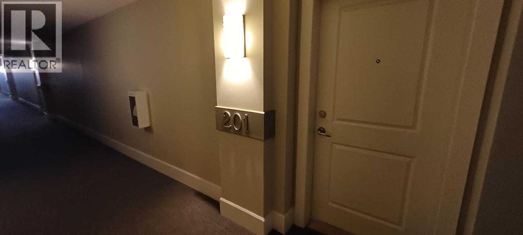 Single Family House for Sale in   ARBOUR LAKE Road NW Arbour Lake Calgary 