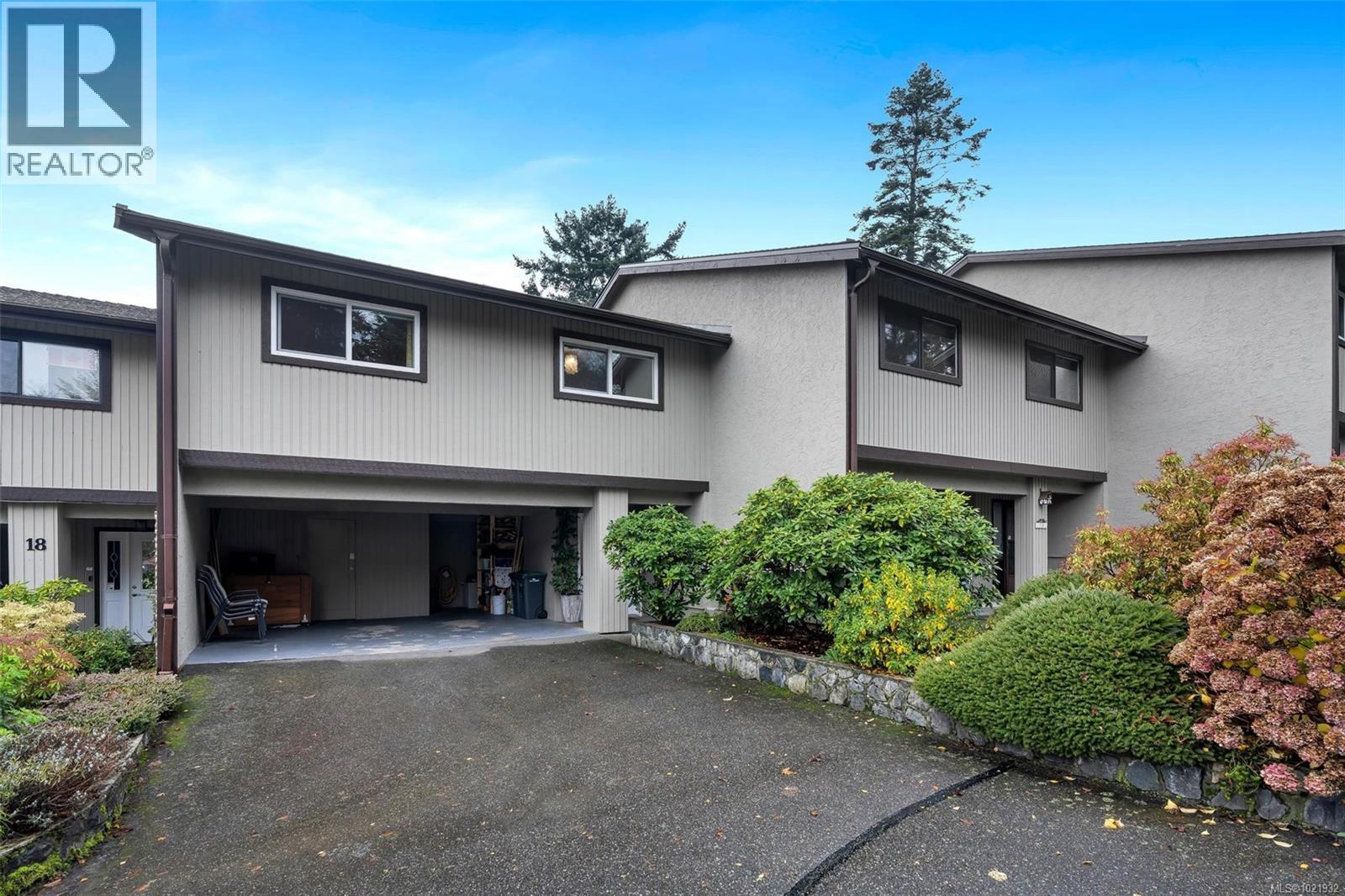 17 897 Admirals Road, Esquimalt