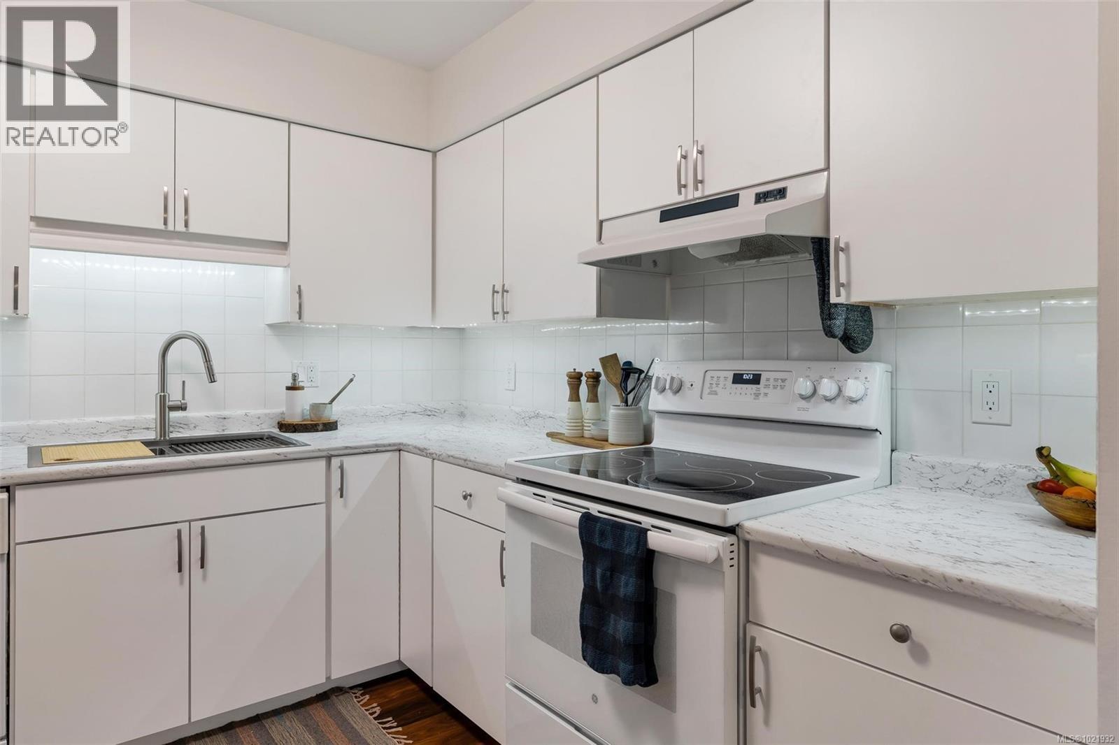 17 897 Admirals Road, Esquimalt