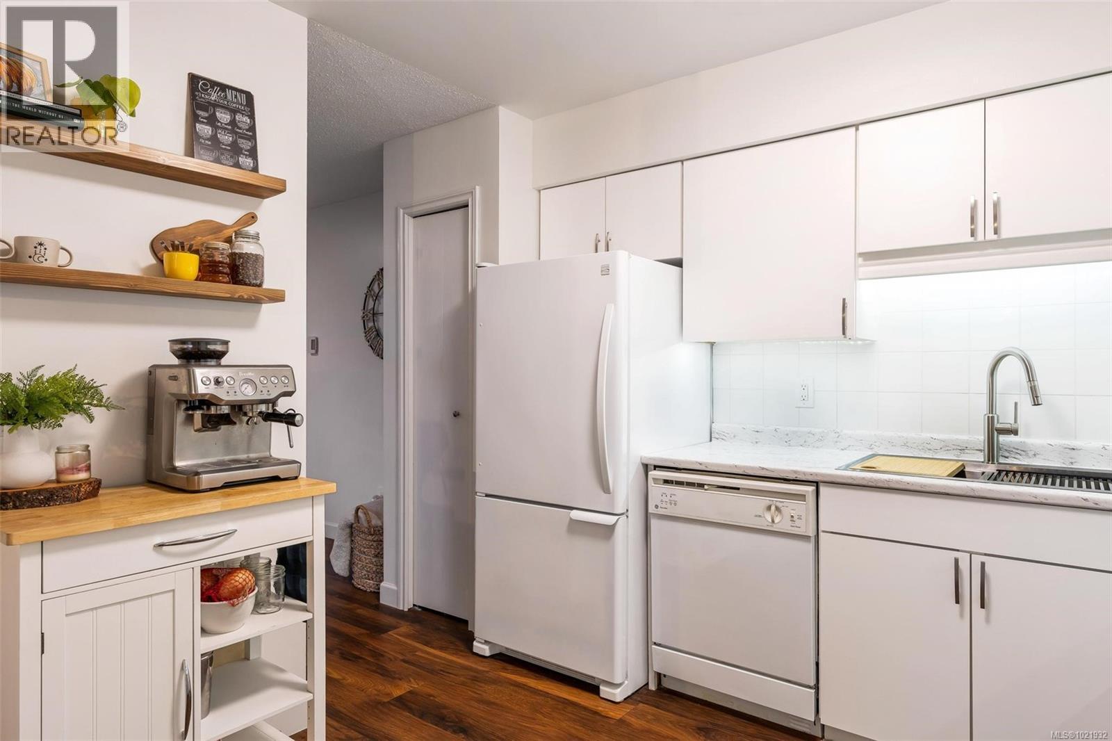 17 897 Admirals Road, Esquimalt