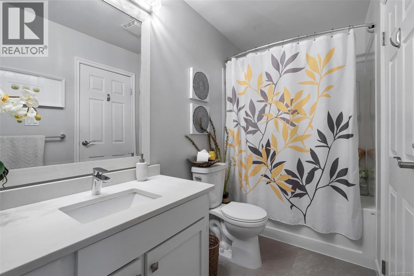 17 897 Admirals Road, Esquimalt