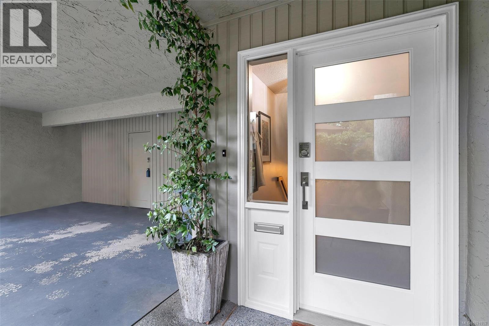 17 897 Admirals Road, Esquimalt