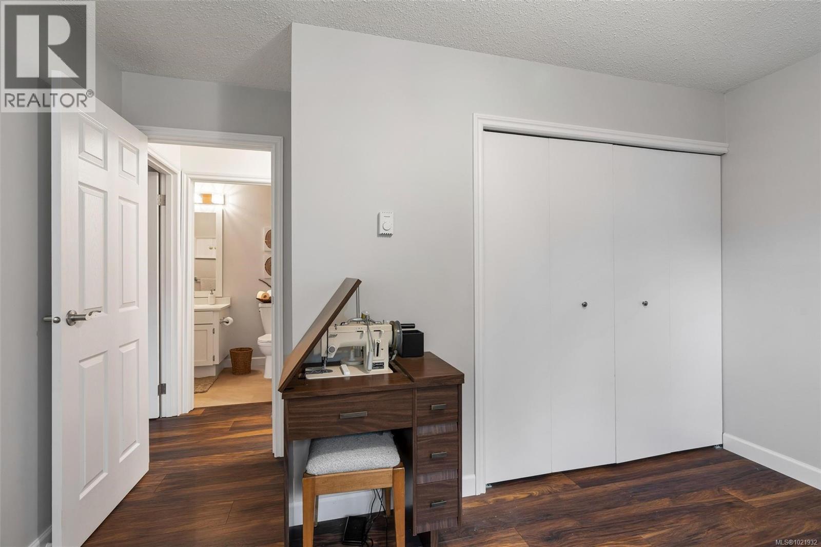 17 897 Admirals Road, Esquimalt