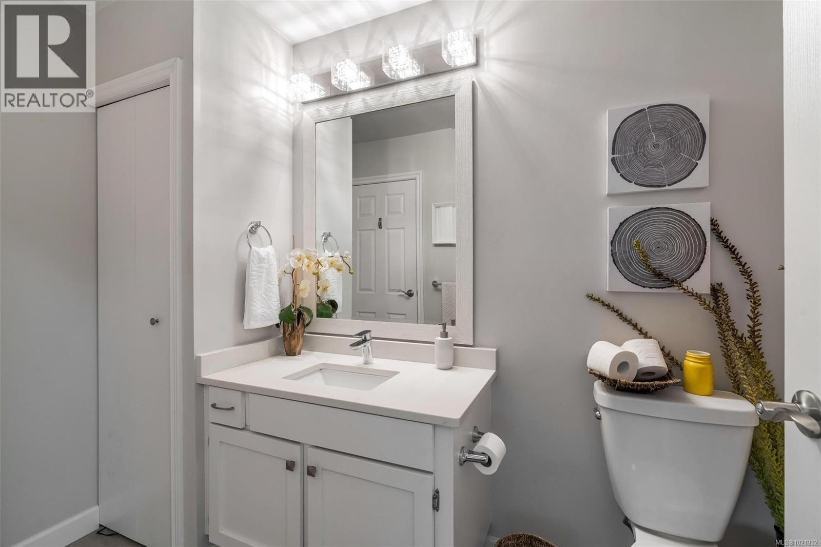 17 897 Admirals Road, Esquimalt