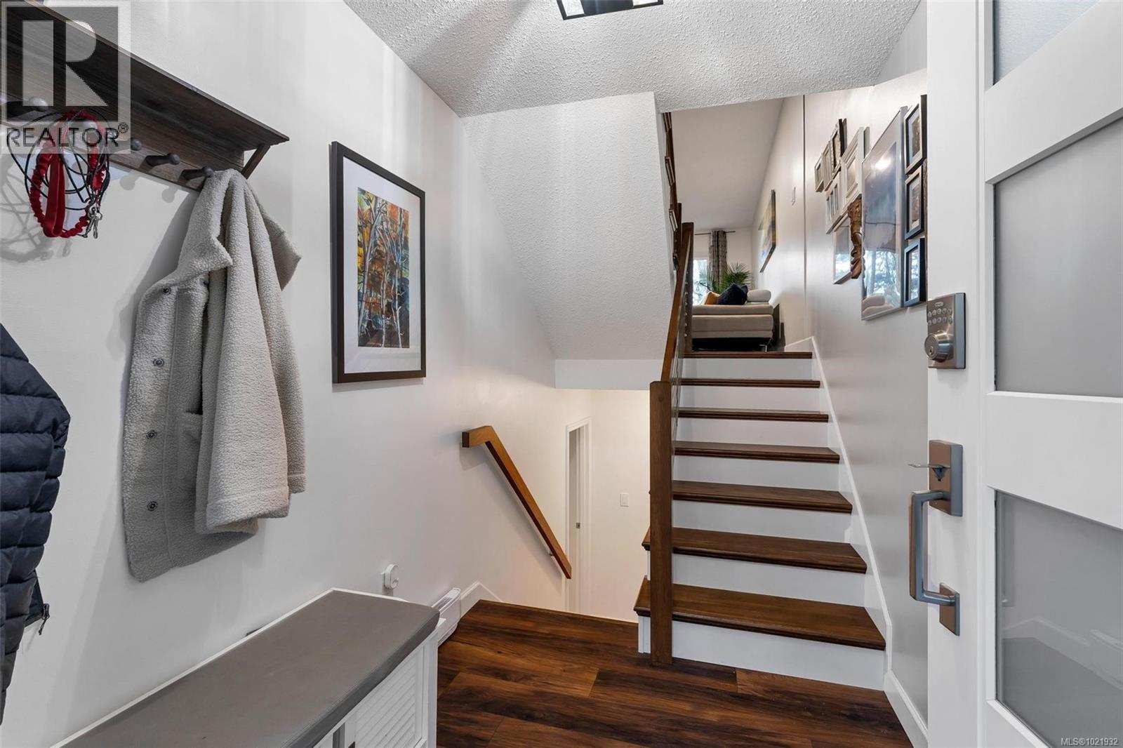 17 897 Admirals Road, Esquimalt