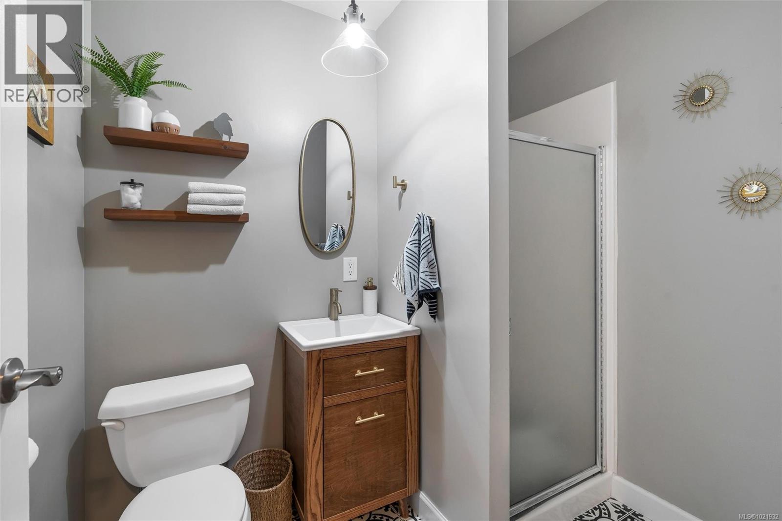 17 897 Admirals Road, Esquimalt