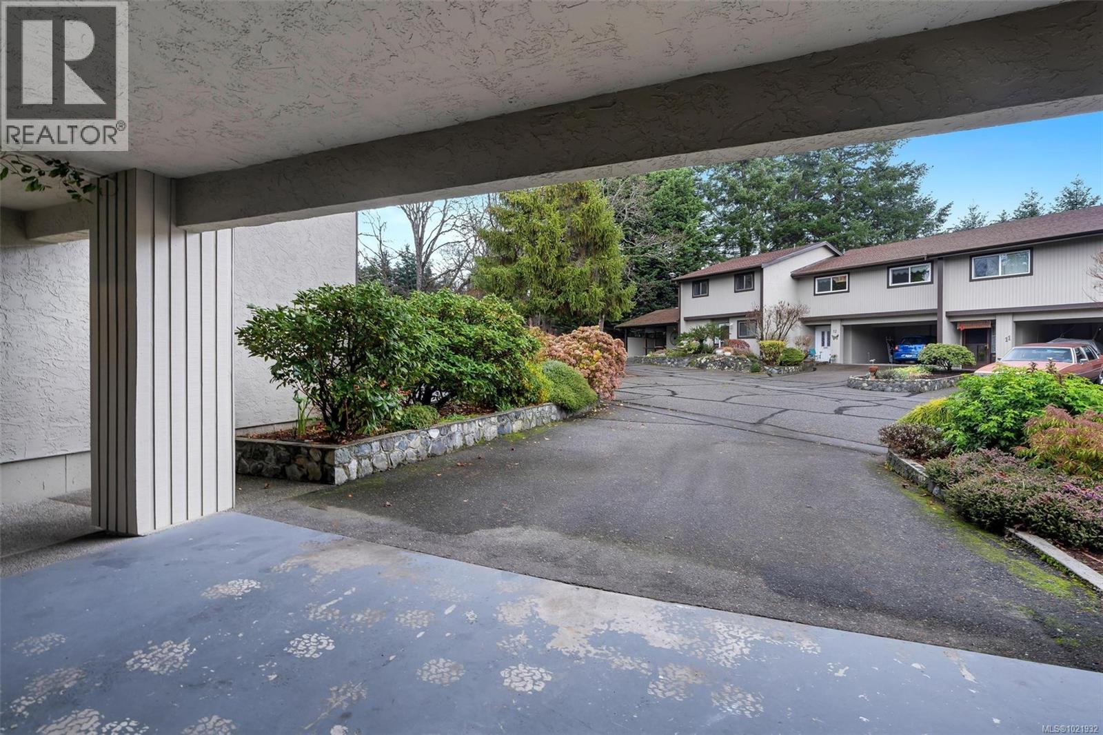 17 897 Admirals Road, Esquimalt