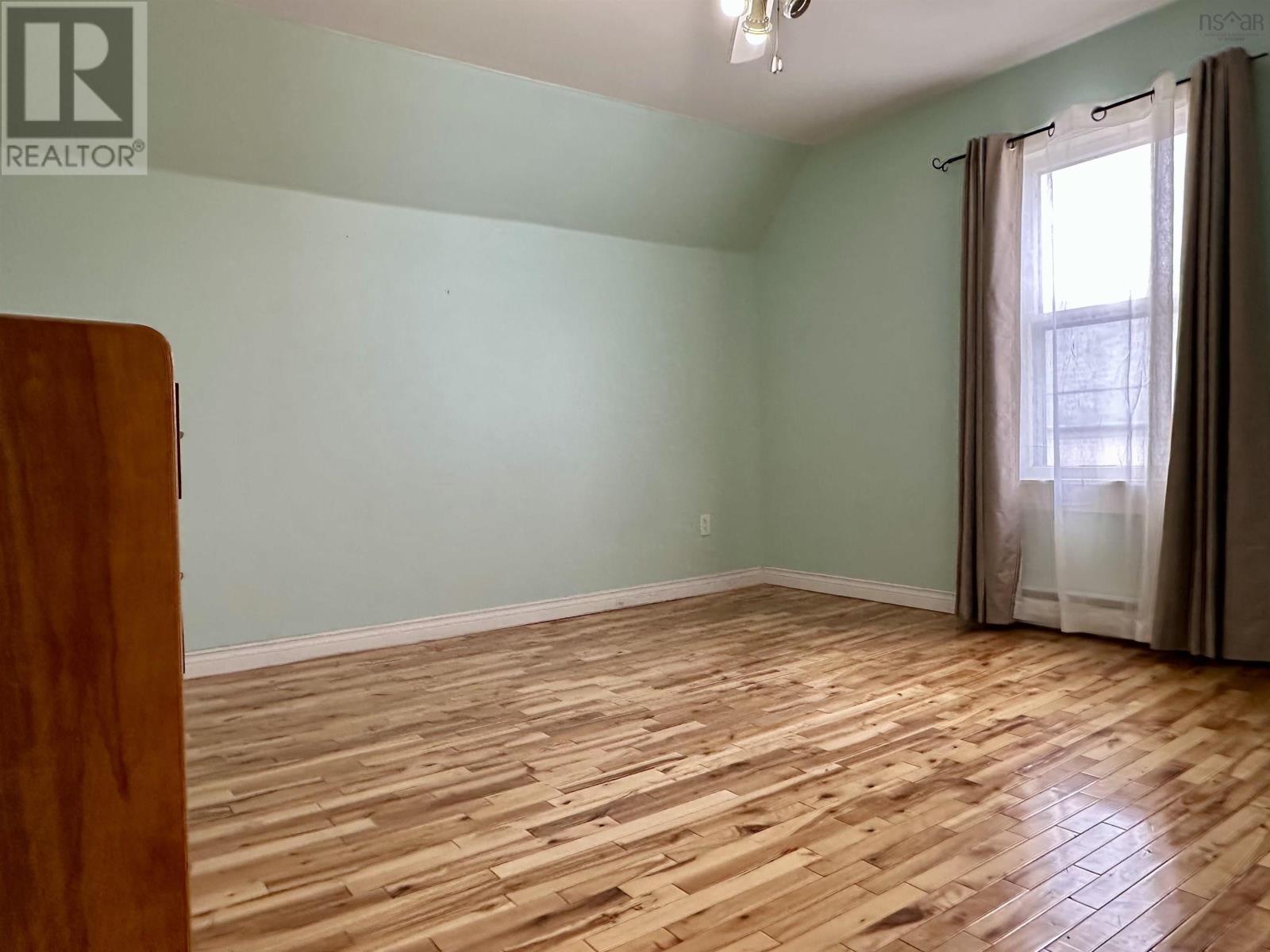 Property 6 of 39 of 24 Upper Warren Street