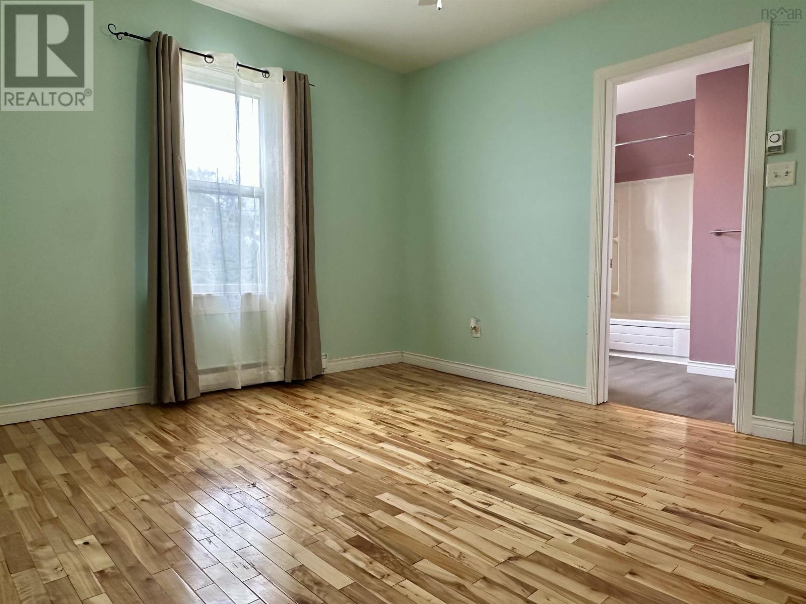 Property 22 of 39 of 24 Upper Warren Street