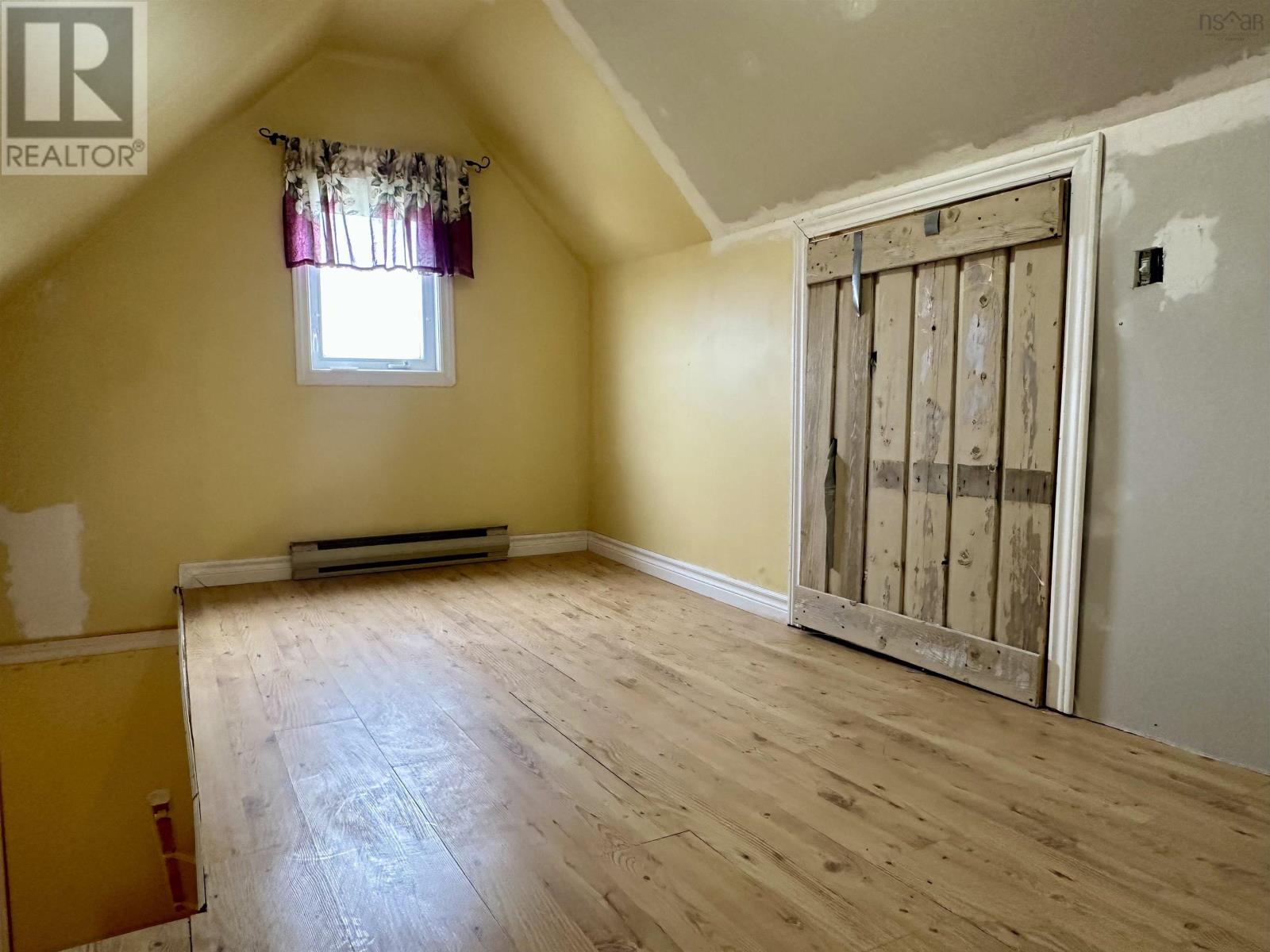 Property 29 of 39 of 24 Upper Warren Street