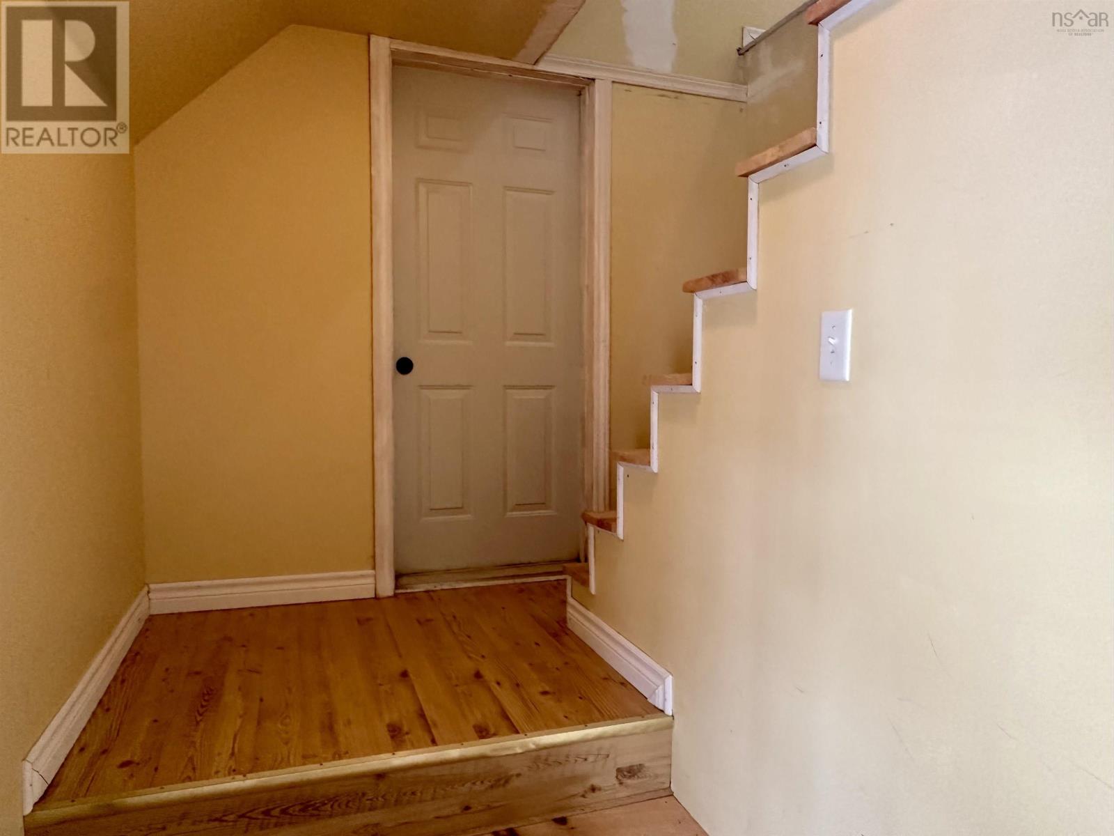 Property 8 of 39 of 24 Upper Warren Street