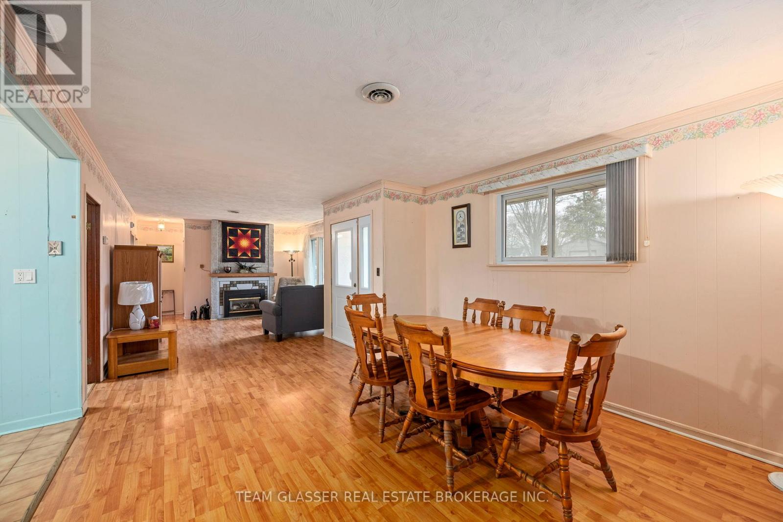 Single Family House Bungalow for Sale in  CENTRE STREET North Middlesex (Parkhill) 