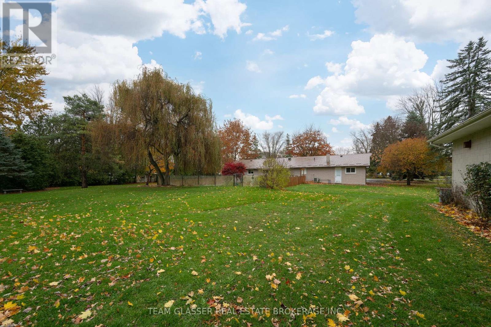 Single Family House Bungalow for Sale in  CENTRE STREET North Middlesex (Parkhill) 