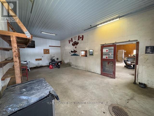 Single Family House Bungalow for Sale in  CENTRE STREET North Middlesex (Parkhill) 